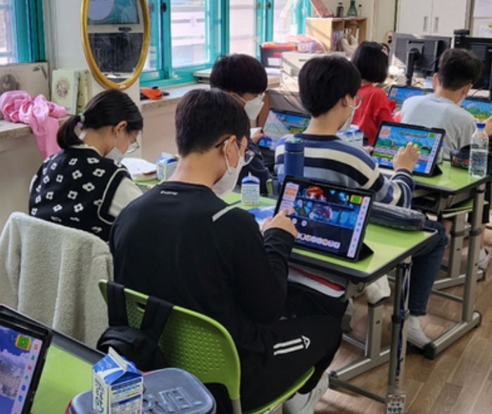 강남 사는 초등학생들, 올해부터 학교에서 게임 ‘메이플스토리 월드’ 즐긴다 (+이유)