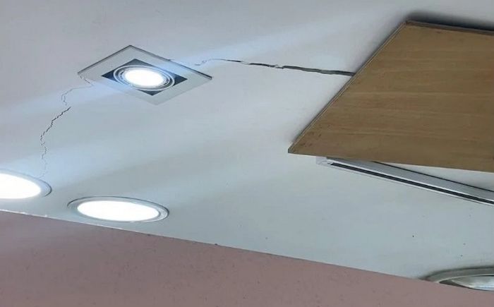 “성남 ‘야탑 NC백화점’ 갔는데 천장이 계속 갈라지고 있습니다” (+증거사진)