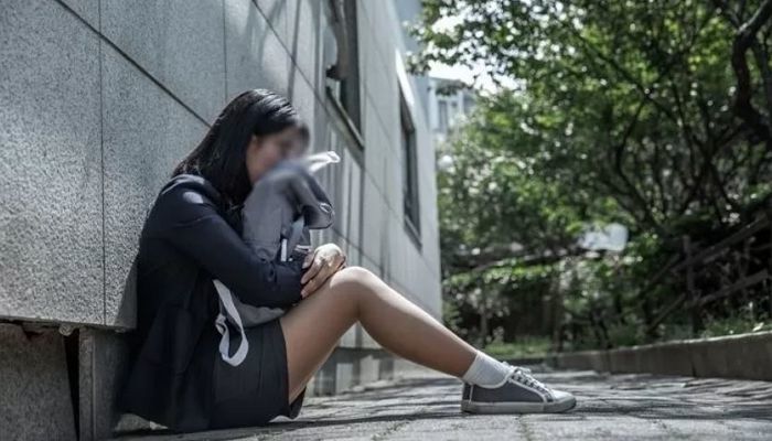 “욕했단 이유로 전여친 4시간 폭행했는데, 10대란 이유로 집유 받고 풀려났어요”