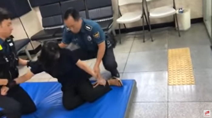 술 취한 여자와 접촉 최소화하기 위해 경찰이 내놓은 여성 주취자 대처법 (영상)