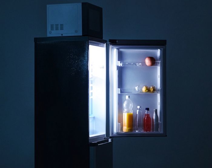 치매 아버지 굶겨 죽이고 시신 냉장고에 유기한 20대 아들