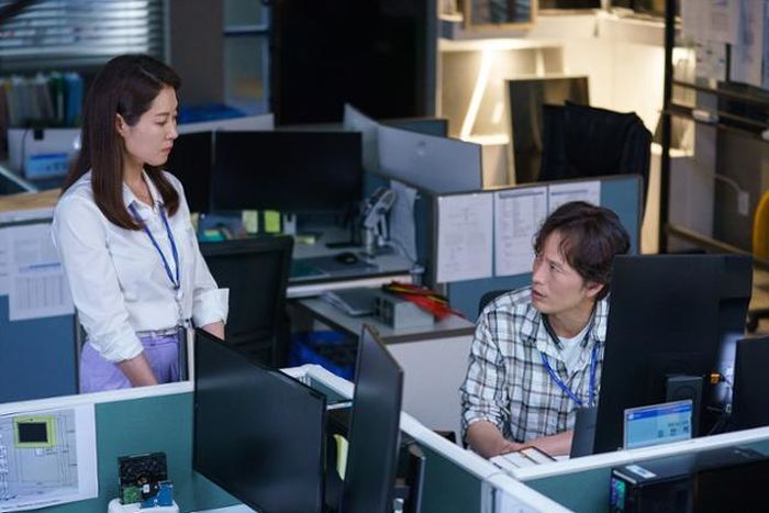 육아휴직 후 복귀하자 사라진 책상...아빠는 “뭐든 시켜달라”며 무릎 꿇었다