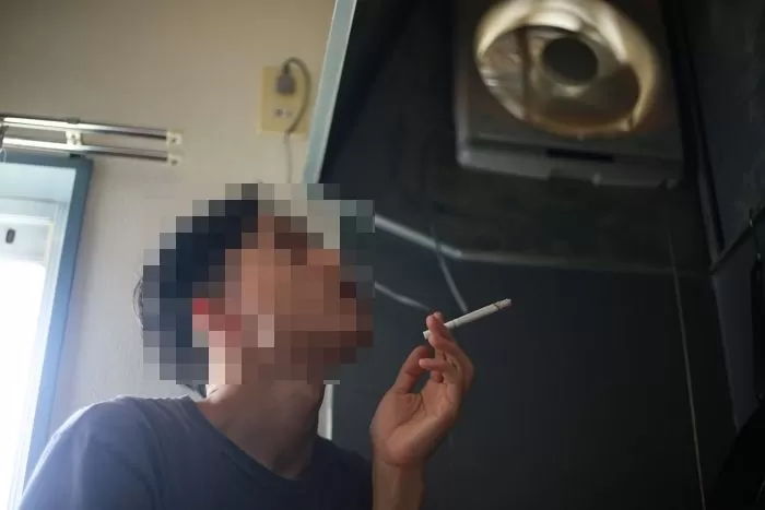 ‘한파’에 실내 흡연족 폭증...아파트 화장실서 담배 피우는 이웃 주민에 ‘무당’이 날린 경고