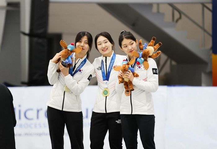 쇼트트랙 세계대회 1500m 이어 500m서 또 금메달 딴 최민정...4관왕 노린다