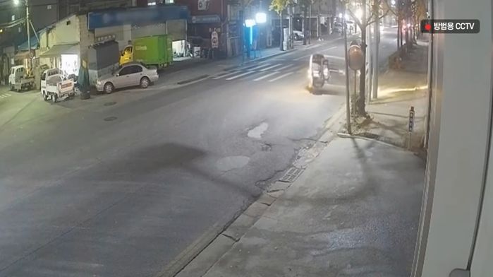 “여기 아이들 있어요”...20대 여성의 외침에 전도된 차량으로 달려와 구조 나선 시민들 (영상)