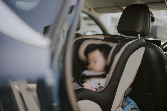 영하 5도 한파인데 ‘시동 꺼진 차’ 안에 13개월 아기 방치한 아빠