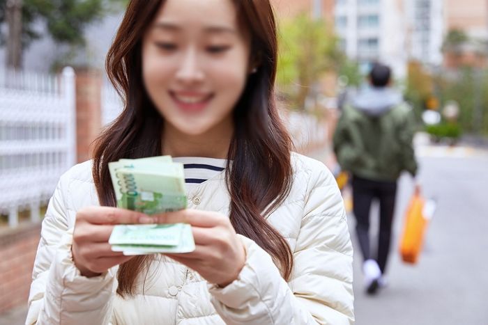 6개월 만난 ‘남친 월급’ 직접 관리하고 싶단 여성에 사람들이 보인 현실 반응