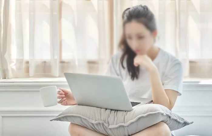 아프리카TV에서 ‘스폰서’ 잡는 여캠들이 열혈팬에게 선물 ‘역조공’을 해주는 진짜 이유