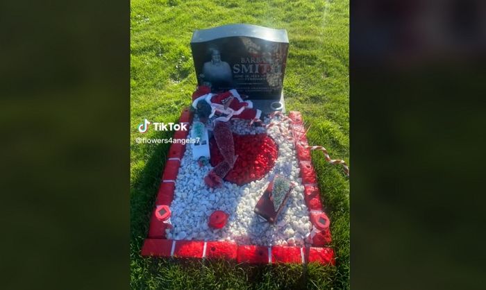 죽은 아내 보고 싶어 매년 무덤 인테리어 바꿔주는 할아버지 (영상)