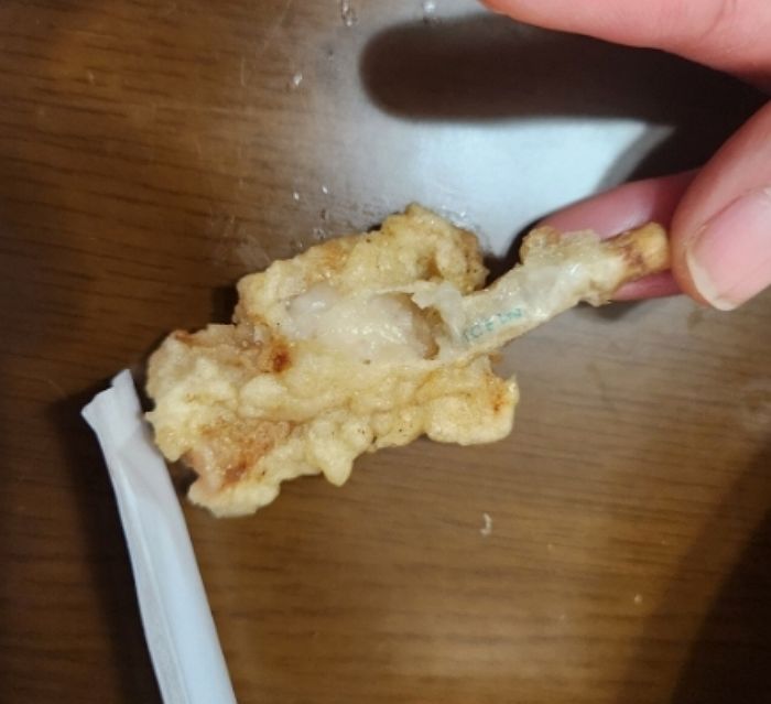 “중국집에서 탕수육 시켰더니 ‘담배 꽁초 튀김’이 함께 왔습니다”