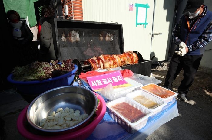 대구 이슬람사원 반대 주민들, 바비큐 파티 이어 ‘돼지수육’ 잔치 연다