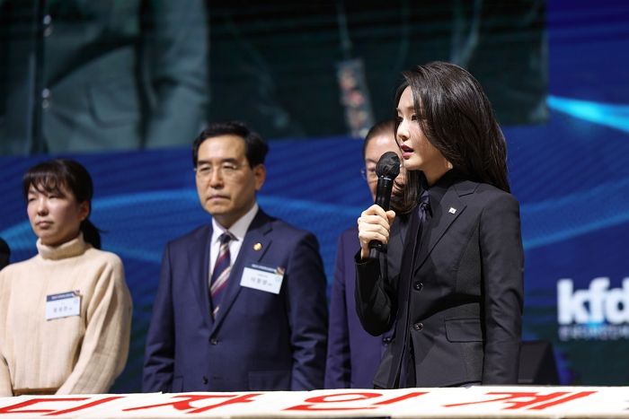 김건희 여사가 순방가 외국 정상들에게 압도적으로 많이 받은 질문