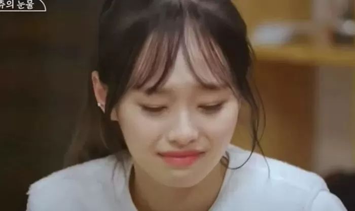 “참 지친다”...전소속사가 연예 활동 막으려 하자 츄가 SNS에 올린 입장문