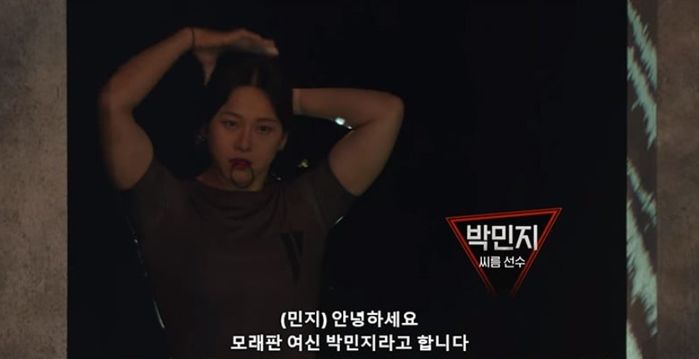 ‘피지컬:100’ 1대1 데스매치서 다들 쉬운 상대 고를때 홀로 ‘남자’ 선택한 여성 참가자