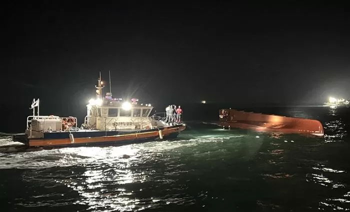 ‘신안 해상 전복’ 청보호 선체 내부서 실종자 2명 추가 발견