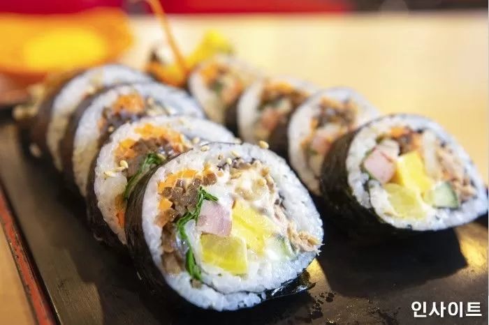 김밥 한 줄 7천원 시대 열려...공공요금·재룟값 인상으로 밥값 더 뛴다