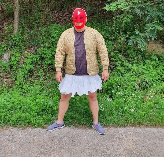 7개월 동안 ‘자숙’하느라 영상 안 올렸는데 구독자 100만 돌파한 유튜버 (+정체)