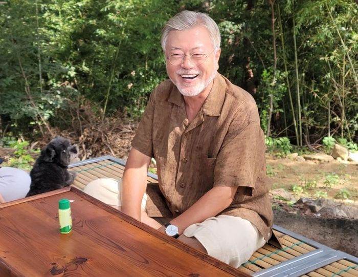 문재인 전 대통령, 조국이 재판서 실형 선고 받자 ‘강추’한 책의 정체