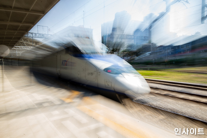 천안아산역 인근서 KTX에 치여 1명 사망...열차 65대 최장 134분 지연