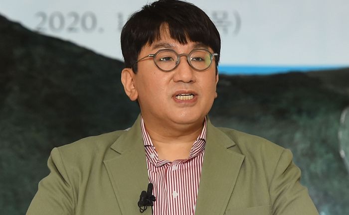 “하이브가 SM 인수하는 꼴 못 봐”... SM 1대 주주로 오른 하이브에 난리 난 팬들