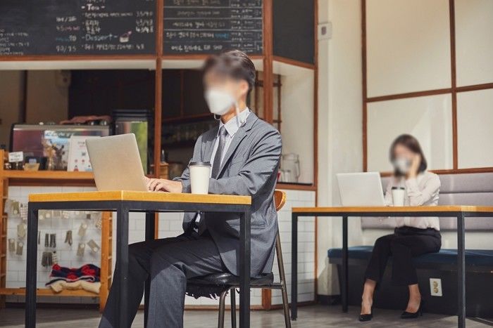 “아침에 모닝커피 하나 시켜놓고 밤 10시까지 공부하는 ‘MZ카공족’ 때문에 미치겠어요”