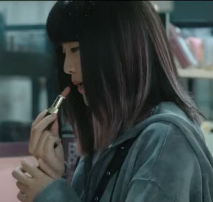 앞니로 립스틱 끊어 훔쳐가는 ‘올영 거지’, 드라마까지 진출했습니다