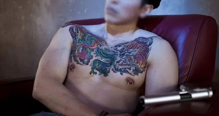 수배 중인 20대 인천 조폭, 사우나서 ‘5천원’ 먹튀하려다 붙잡혔다