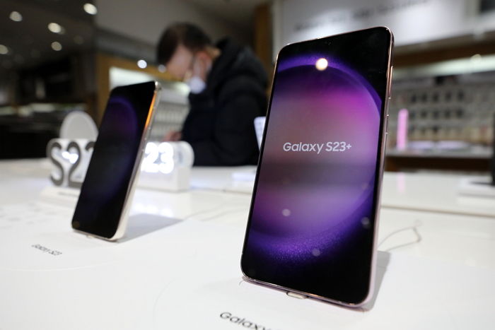 갤럭시S23울트라 충전중 폭파됐다고 ‘주작’했다가 딱걸린 아이폰 유저