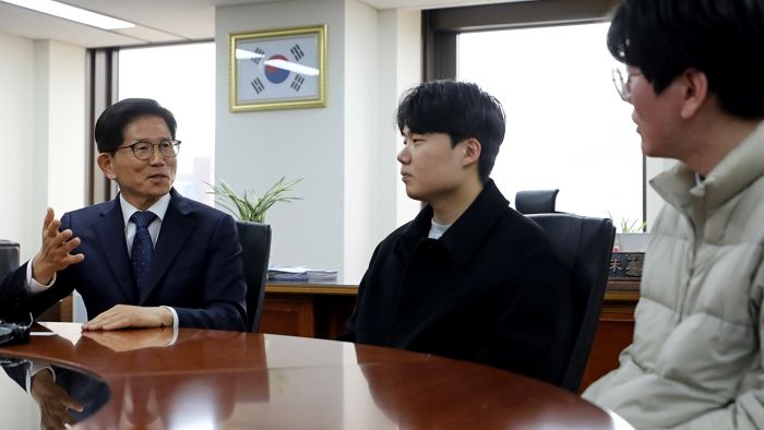 “반미투쟁 경험 없어 그런 것” 민주노총 위원장 지적에 MZ세대 노조의 답변