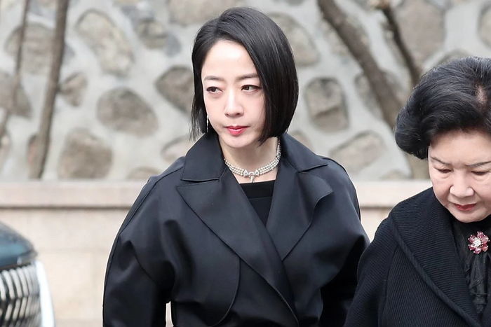 ‘현대家 며느리’ 노현정이 결혼식 하객룩으로 선택한 클러치백 가격