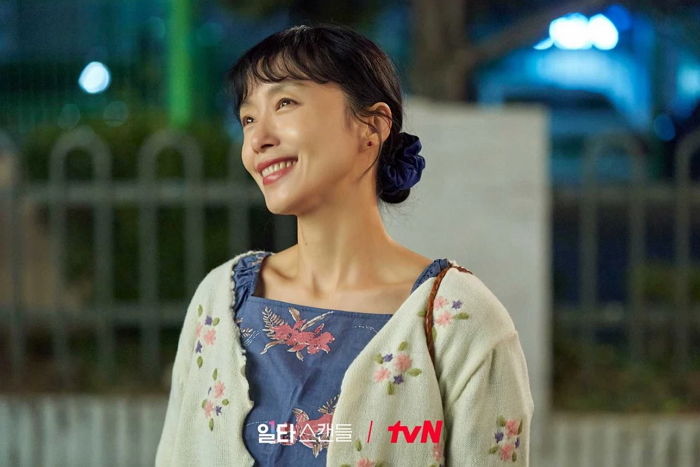 “50대 여자가 30대 연기하냐”...맘카페서 조롱당하는 ‘일타 스캔들’ 전도연