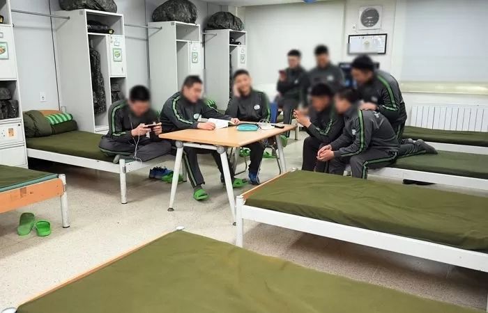병사들 ‘사생활’ 보호해주는 요즘 군대...병원처럼 침대마다 커튼 두른다