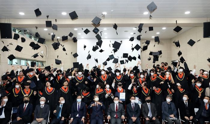 “광클 실패하면 못 가요”...내 졸업식 못 가는 대학가, 학생들 난리났다