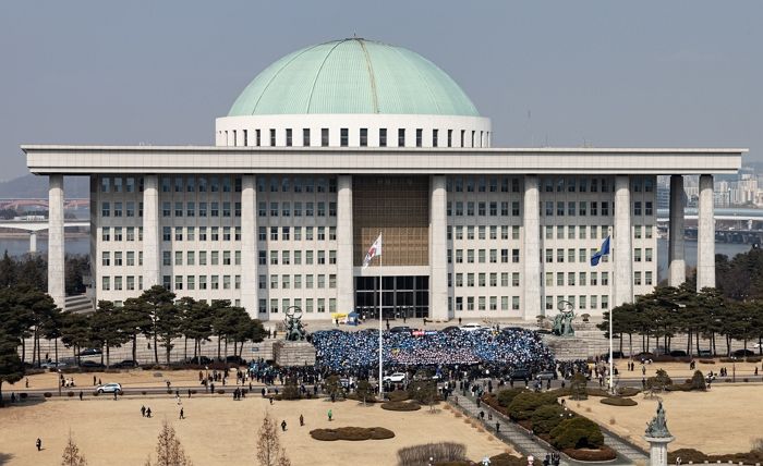 국회 도로에서 ‘음주운전’ 추돌사고 발생...범인, 민주당 소속이다