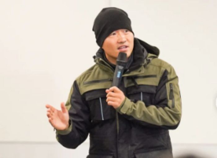 ‘성추행 훈련사’ 루머에 극대노한 강형욱, 사진까지 떠돌자 긴급하게 입장 밝혔다