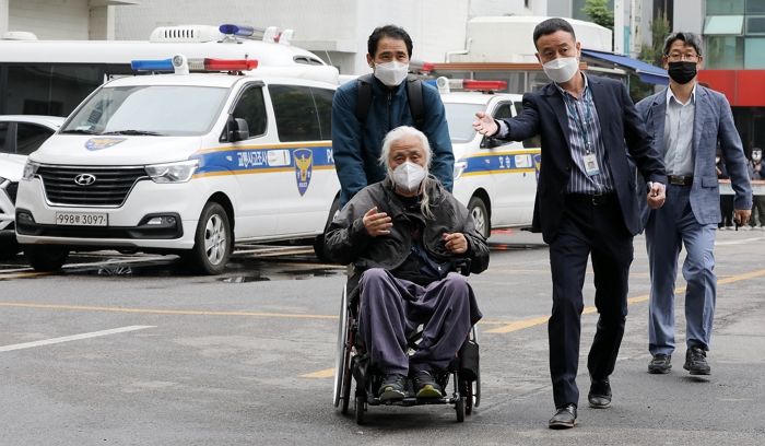전장연이 엘리베이터 설치해야 출석하겠다고 하자 경찰이 한 긴급 조치