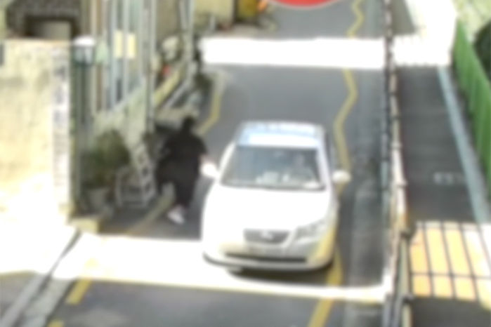 女 운전자가 모는 차량만 골라 ‘자해공갈’ 103번 해 합의금 뜯어낸 30대 여성 (영상)
