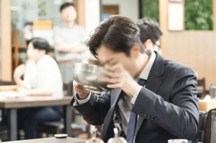 회전율 떨어져 점심에는 ‘혼밥족’ 안 받는다는 사장님들...“이해된다 vs 갑질이다”