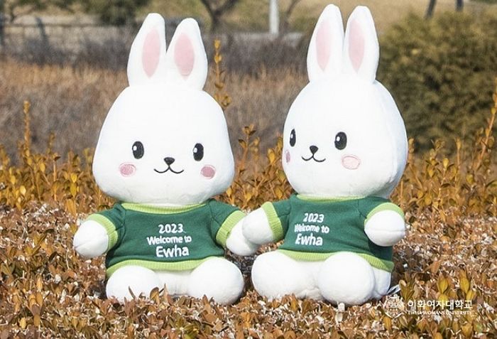너무 귀여워 ‘소장 욕구’ 대폭발하는 이화여대 23학번 신입생이 받는 동물 인형