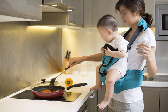 복지부 인구전략포럼서 “저출산 해결 위해 아내 ‘독박 육아’ 깨뜨려야” 발언...남성들 반응 폭발했다