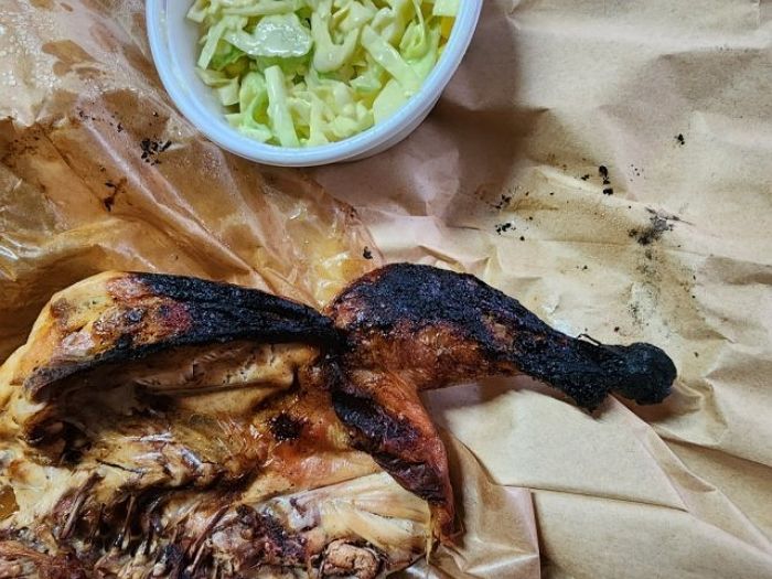 예산시장 다 태운 통닭 사진 올린 소비자 “더본코리아 법무팀서 날 찾고 있다더라” 주장