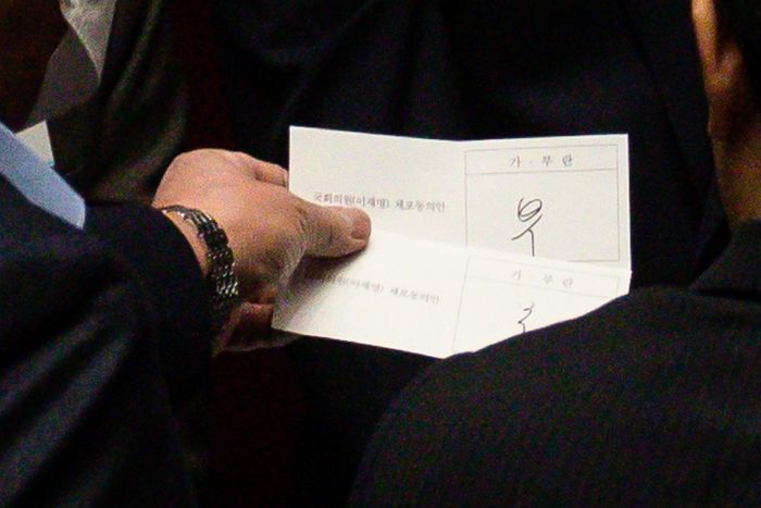 이재명 체포동의안 검표 지연...‘2표’ 무효표vs부결 논쟁 중