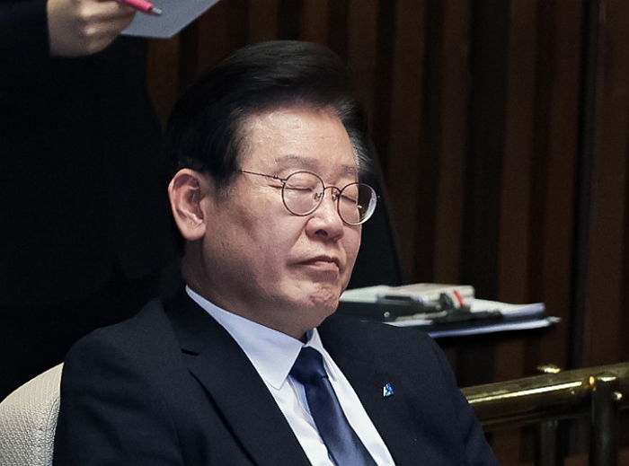 “수박들 빨리 자수하라”...이재명 체포동의안 ‘반란표’ 색출하는 개딸들