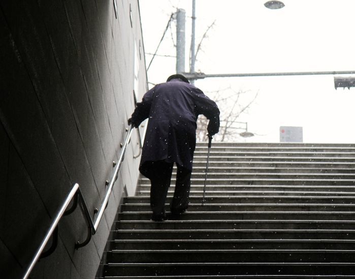 장애 있는 친구 딸에게 음란물 보여주며 성추행한 70대 ‘징역 6년’