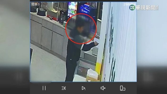 대만 식당서 입에 넣은 숟가락으로 ‘셀프바 아이스크림’ 퍼먹은 한국인 손님, CCTV에 박제됐다 (+영상)