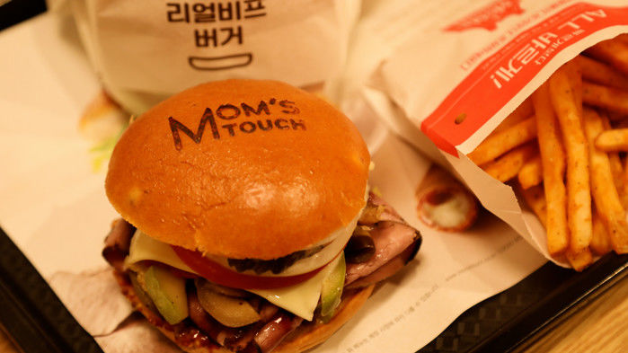 “맘스터치 너마저”...싸이버거 ‘4,300원→4,600원’으로 오른다