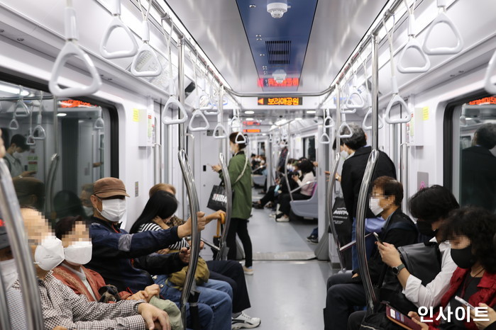 지하철서 사람들 내리기 전 타는 여성 가슴 밀쳐 ‘성추행’ 신고당한 남성의 재판 결과