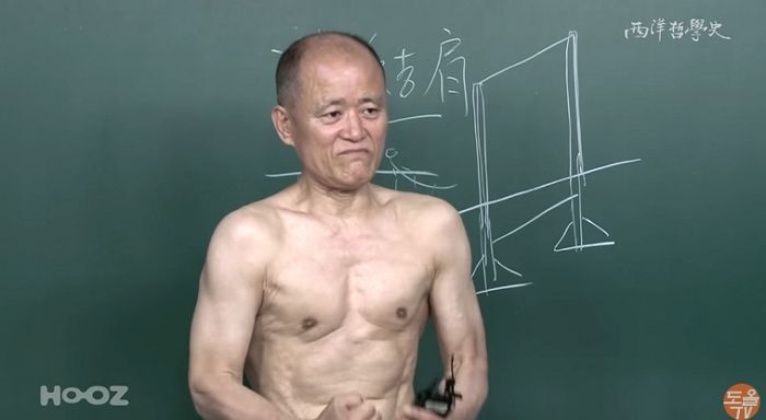 유튜브서 당당하게 ‘근육질 몸’ 공개한 48년생 도올 김용옥 (+영상)