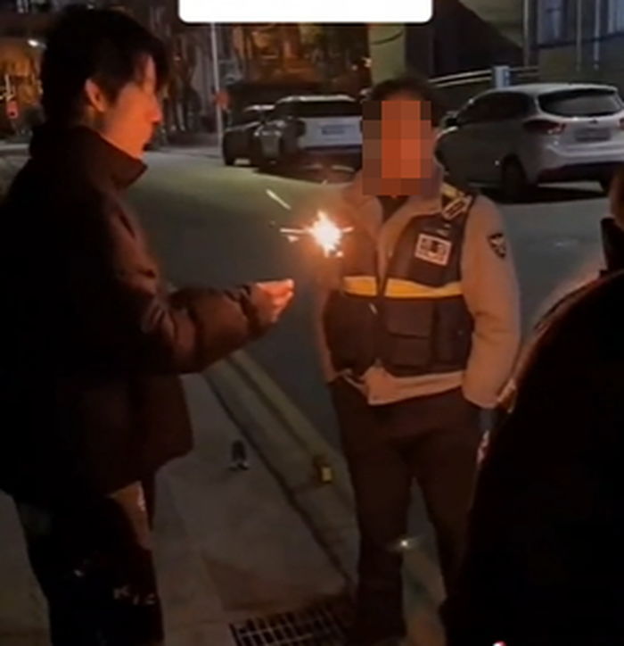 동네 파출소 앞에서 폭죽 터트리며 노래...공권력 조롱 논란 인 신태일 근황