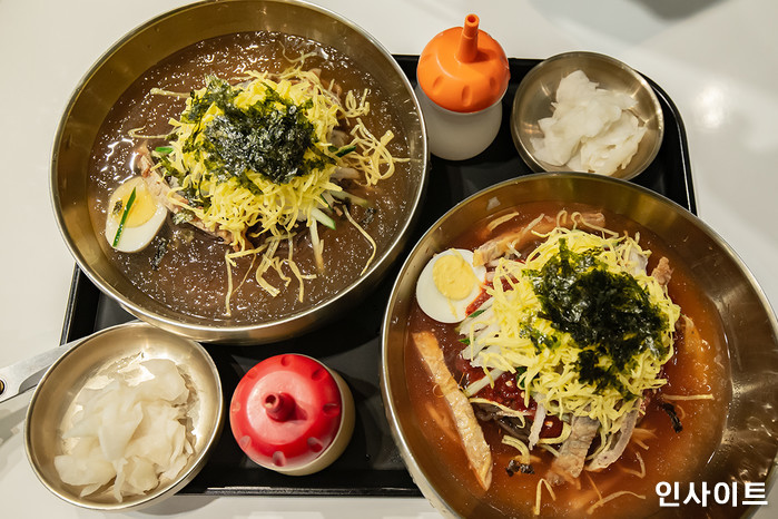 “냉면에 김밥 한 줄 먹었는데 18,000원 나왔다”...계산할 때마다 멘붕오는 서울 직장인들 점심값 근황